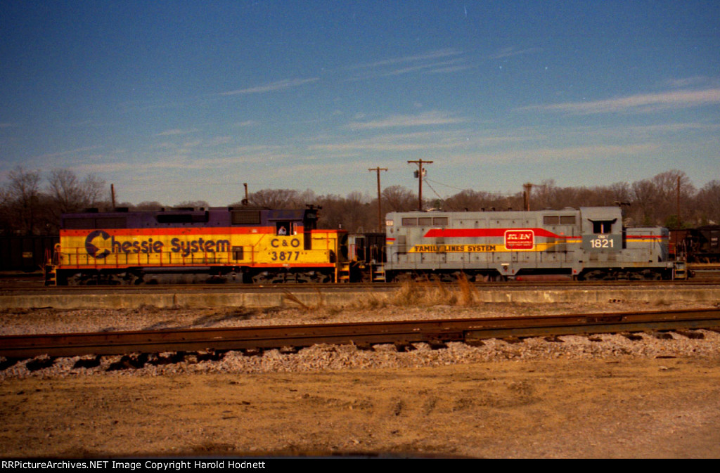 C&O 3877 and CSX 1821 work the yard